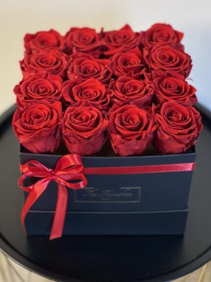 Czerwone wieczne róże | Czarny kwadratowy box